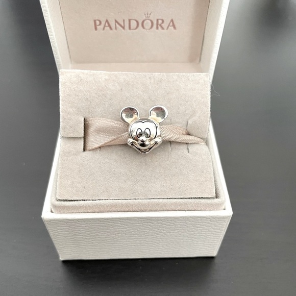 Pandora Disney Mickey charm - Picture 1 of 3